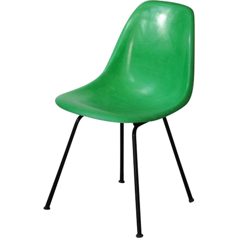 Chaise vintage DSX fibre vert kelly green avec base noire par Eames pour Herman Miller