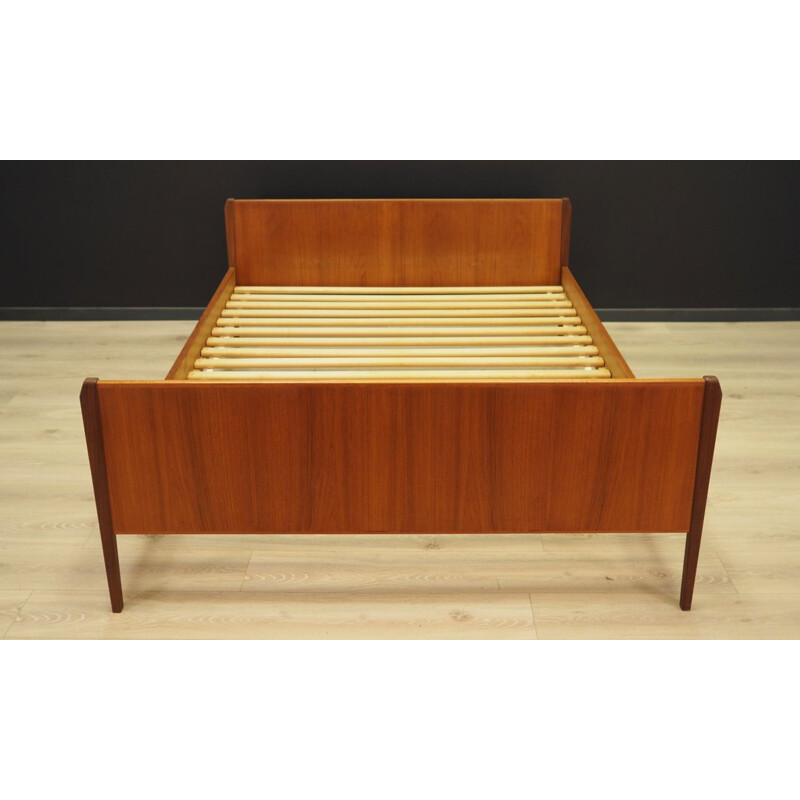 Danish vintage daybed in teak