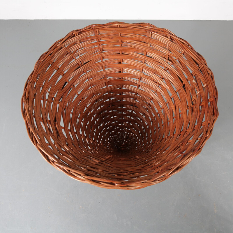 Vintage display basket in rattan by Dirk van Sliedregt for Gebroeders Jonkers, the Netherlands 1950s 