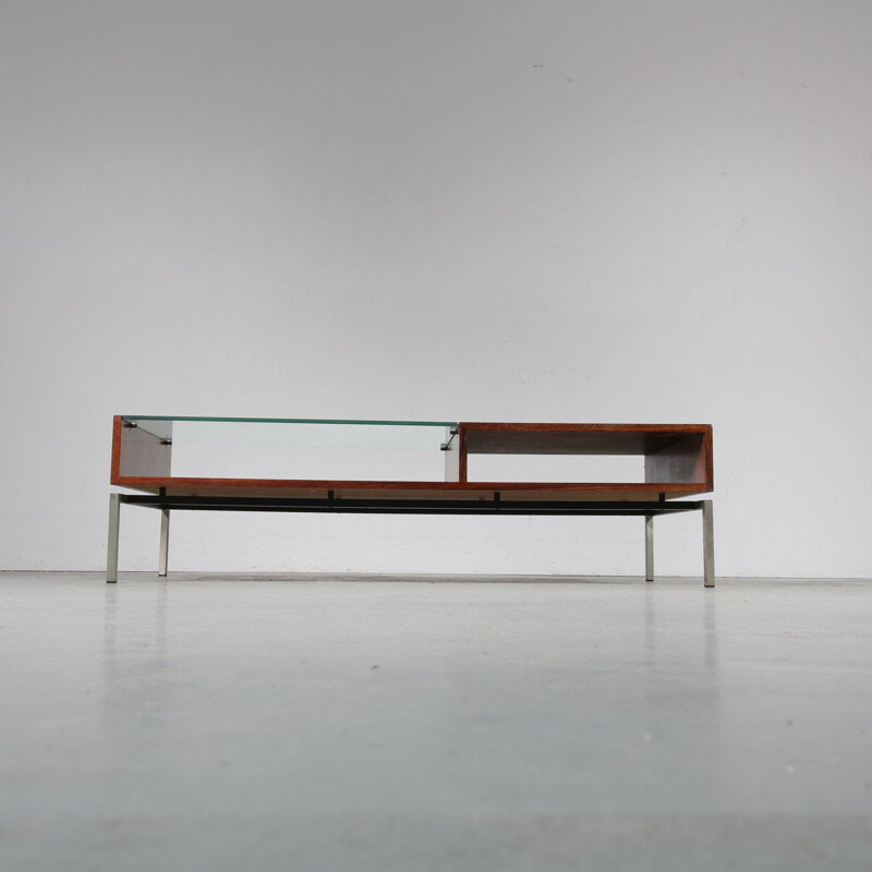 Vintage coffee table in rosewood by Gelderland in the Netherlands 1960s 