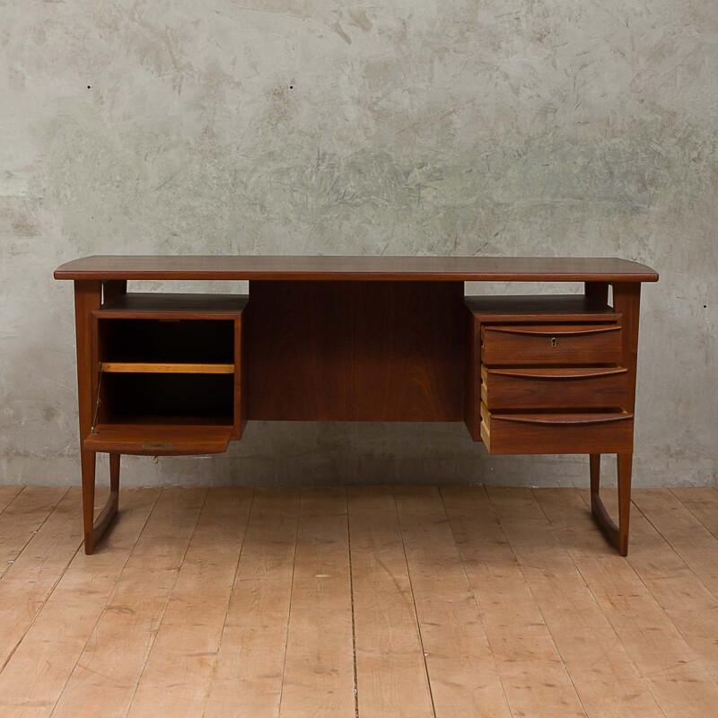 Vintage danish desk in teak from the 60s