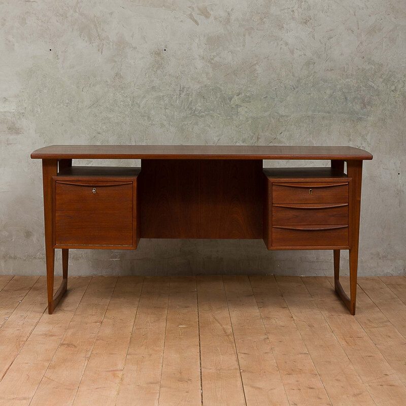 Vintage danish desk in teak from the 60s