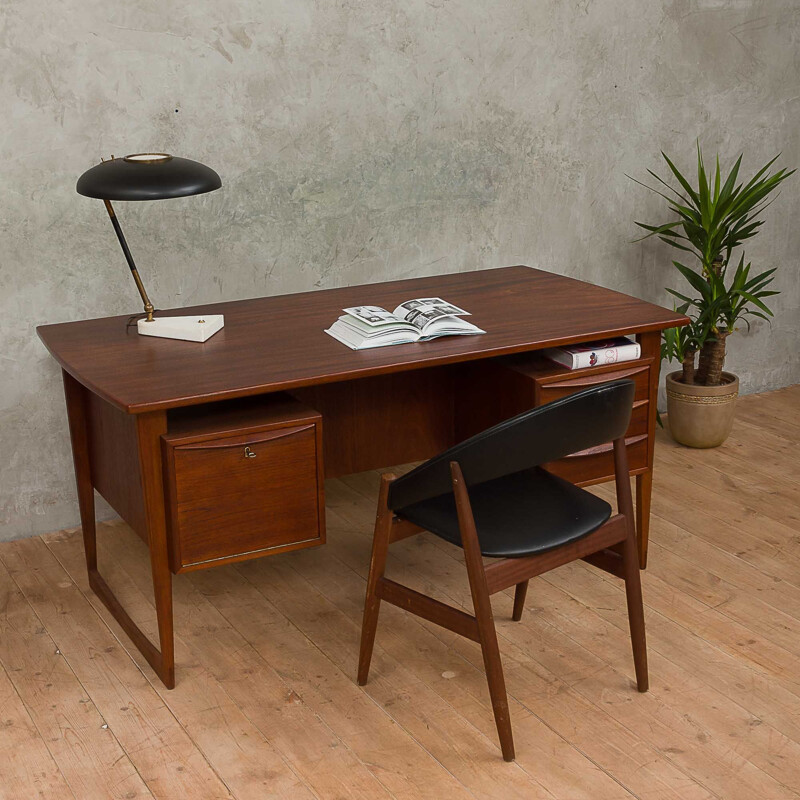 Vintage danish desk in teak from the 60s