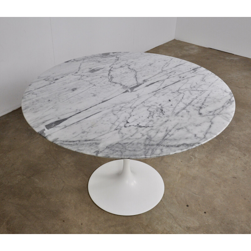 Vintage dinning table by Eero Saarinen for Knoll International 1965