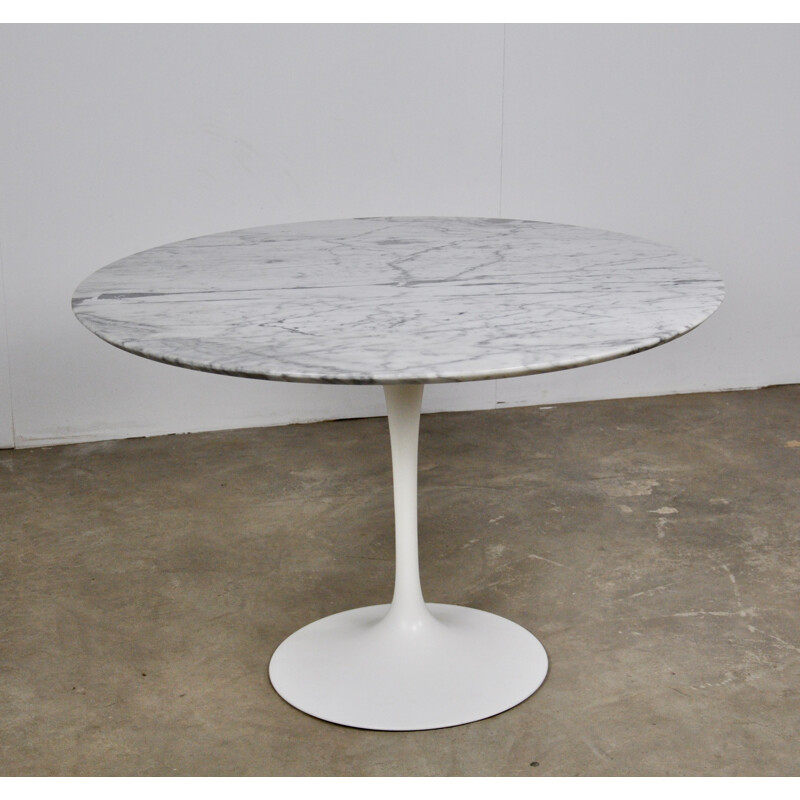 Vintage dinning table by Eero Saarinen for Knoll International 1965