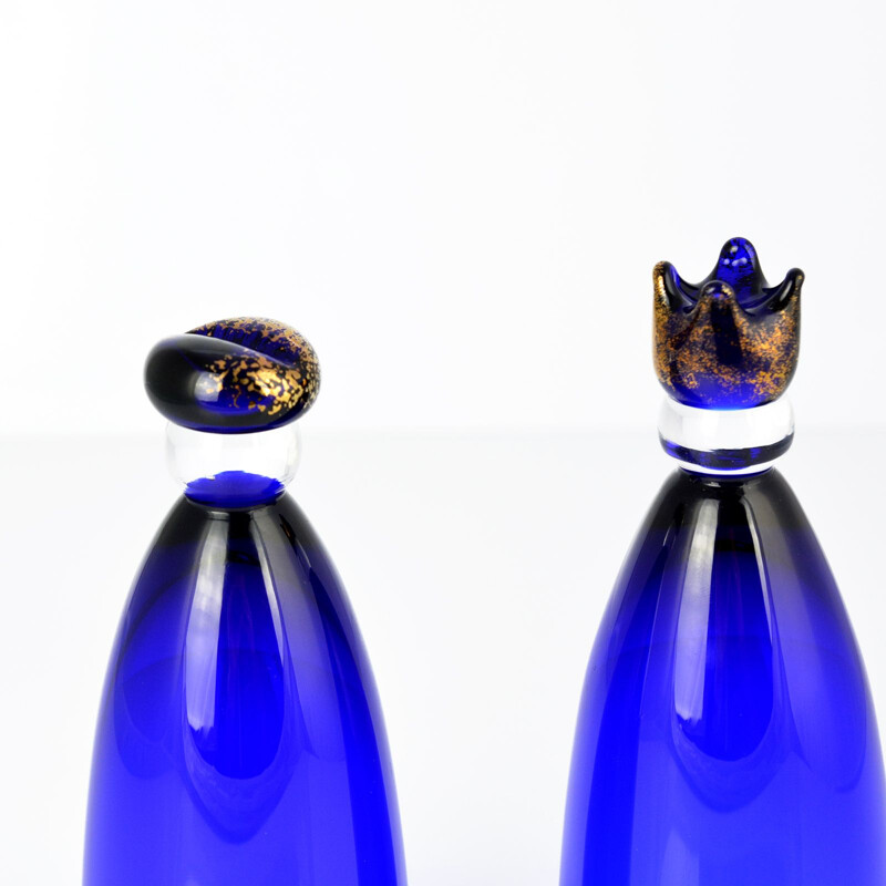 A pair of vintage glasses hand-made cobalt King & Queen, Norway 80s