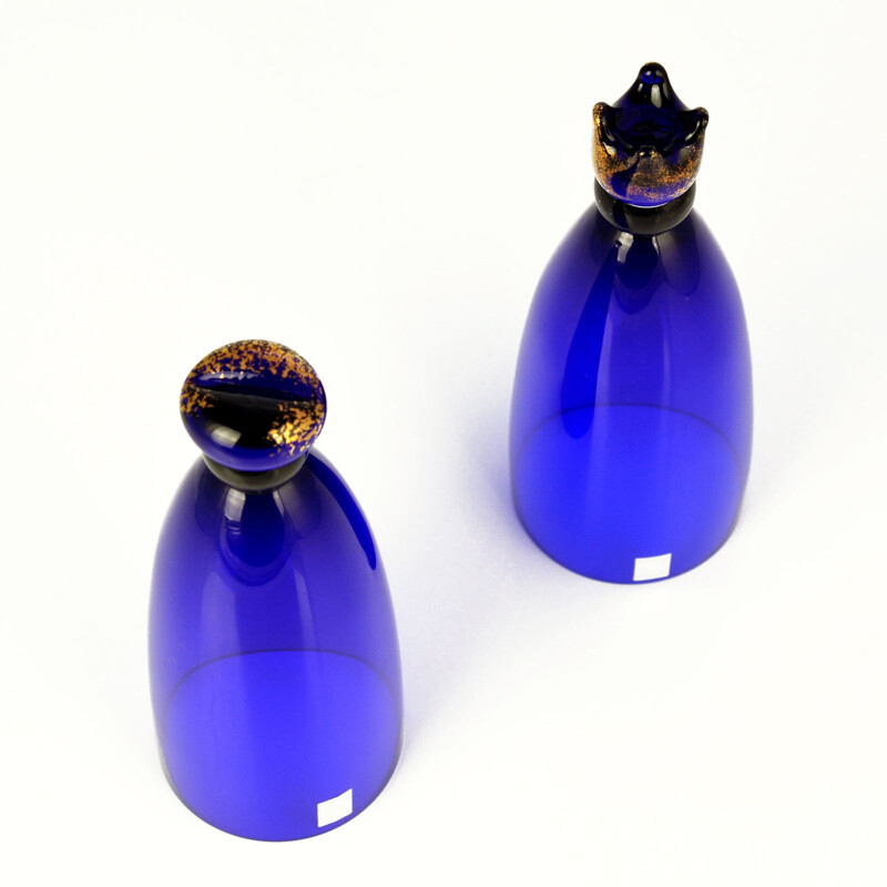 A pair of vintage glasses hand-made cobalt King & Queen, Norway 80s