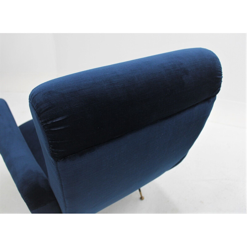 Pair of vintage Italian armchairs in blue velvet