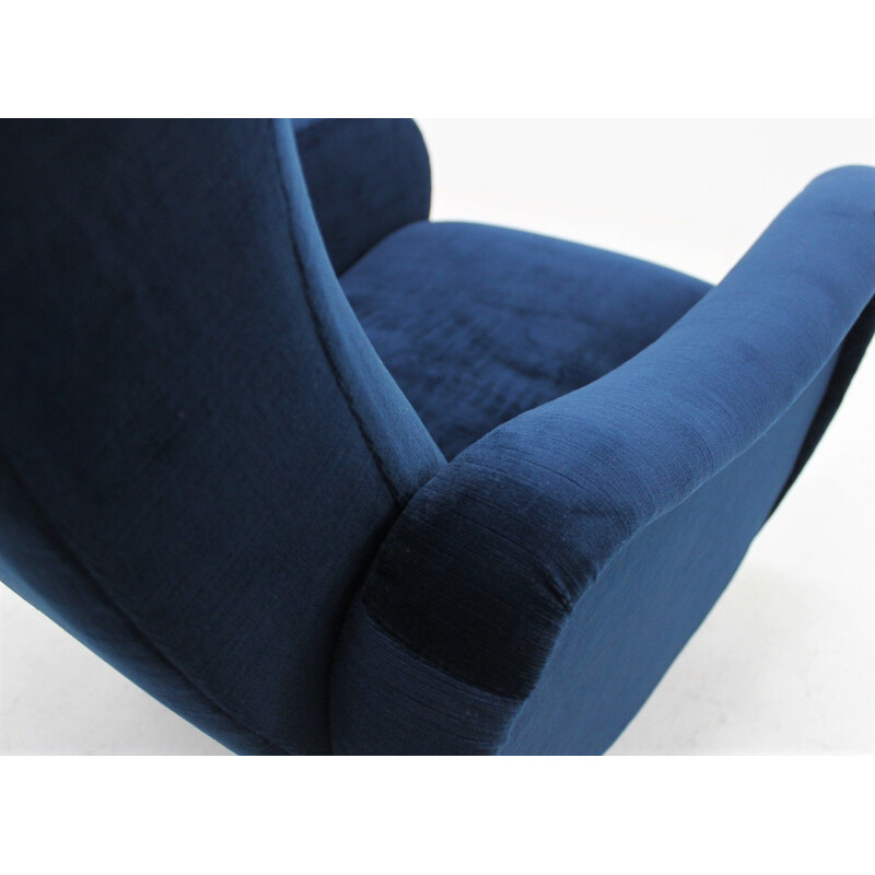 Pair of vintage Italian armchairs in blue velvet