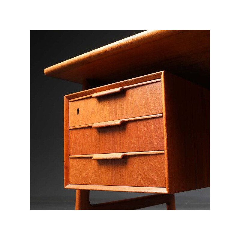 Vintage model 75 desk in teak, Gunni Omann