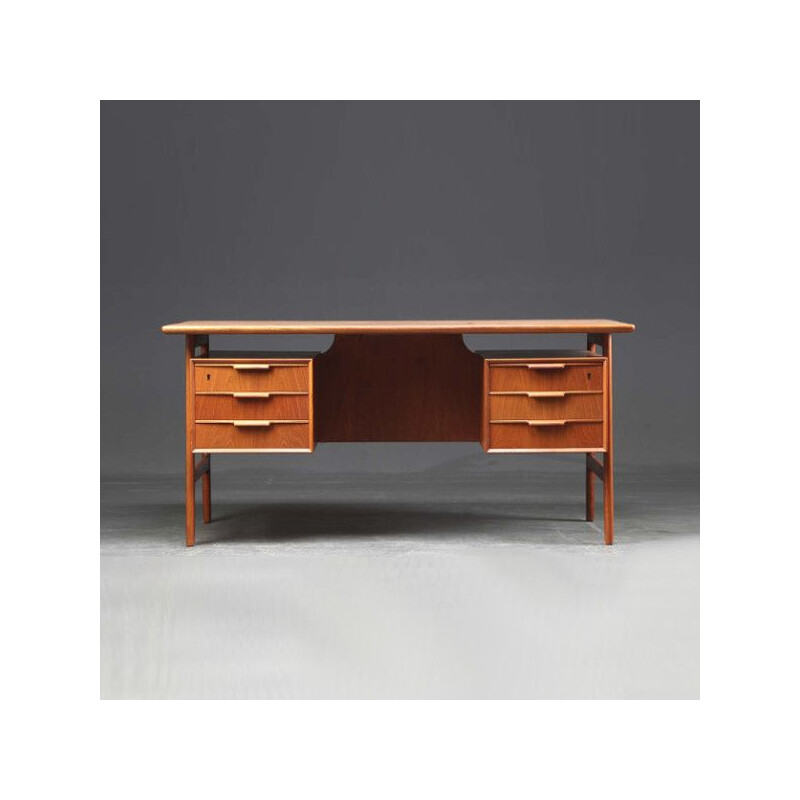 Vintage model 75 desk in teak, Gunni Omann