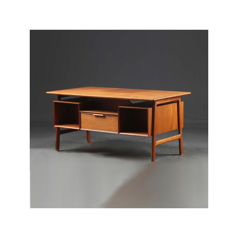 Vintage model 75 desk in teak, Gunni Omann
