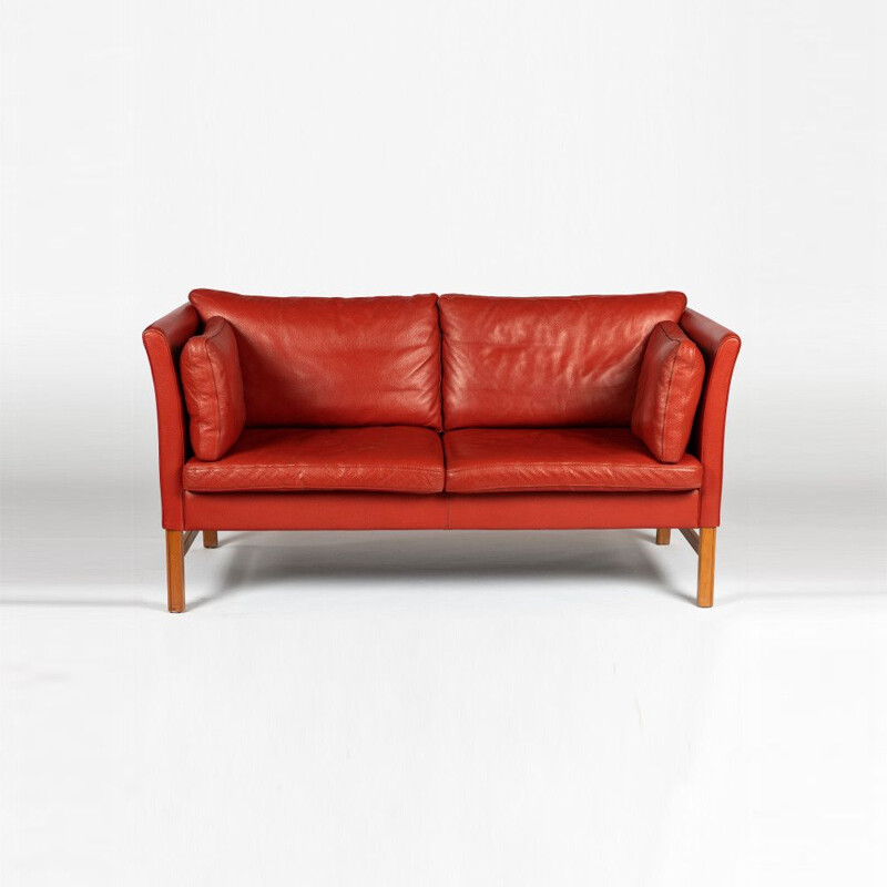 Canapé vintage en cuir rouge 2 places par Skippers Mobler