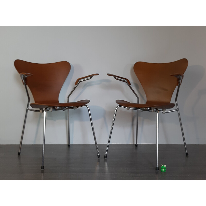 Vintage set of 4 brown chairs 3207 by Arne Jacobsen 1950s