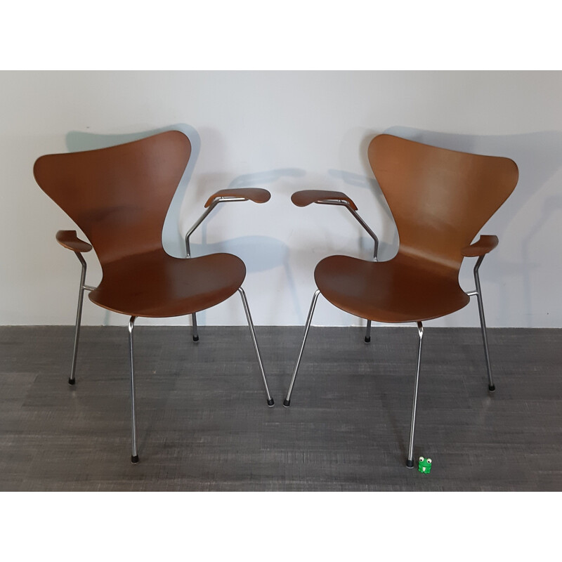 Vintage set of 4 brown chairs 3207 by Arne Jacobsen 1950s