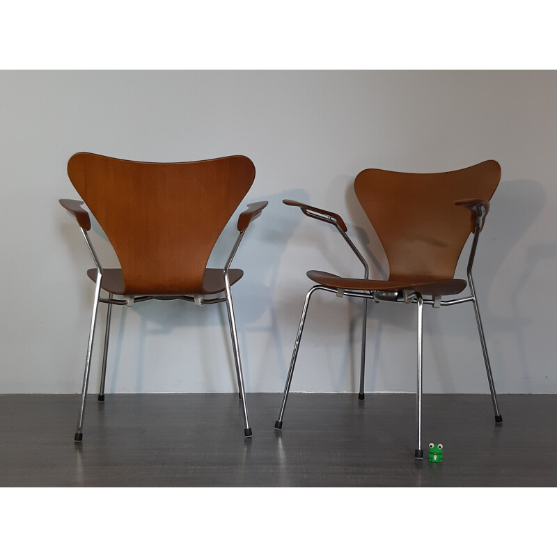 Vintage set of 4 brown chairs 3207 by Arne Jacobsen 1950s