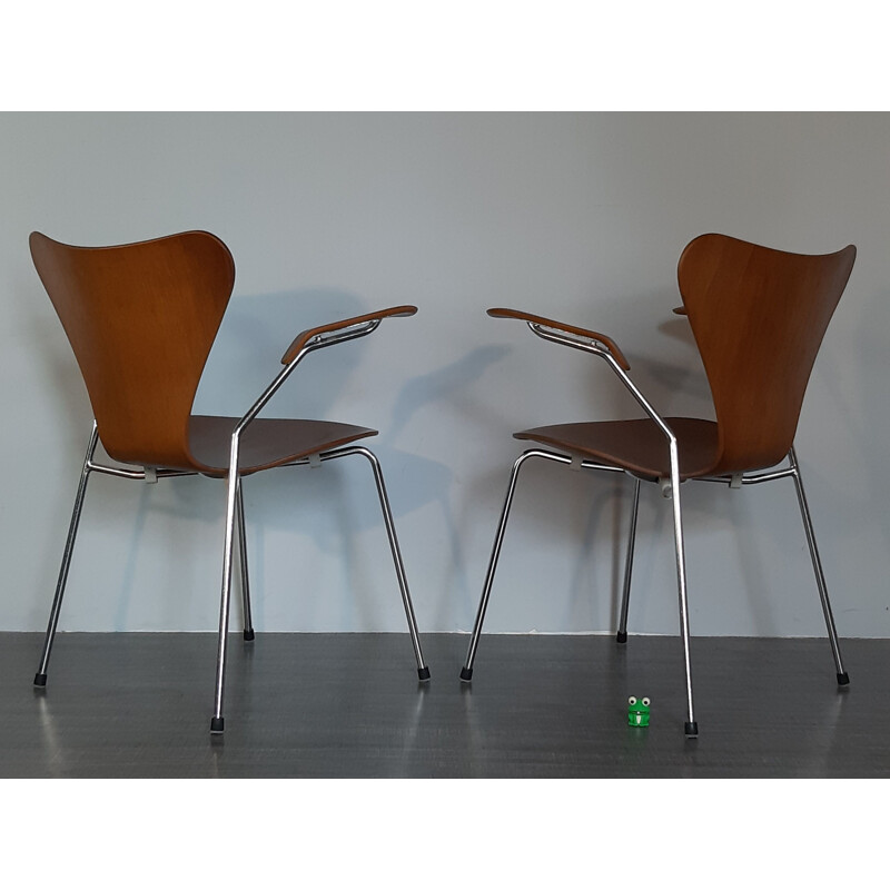 Vintage set of 4 brown chairs 3207 by Arne Jacobsen 1950s