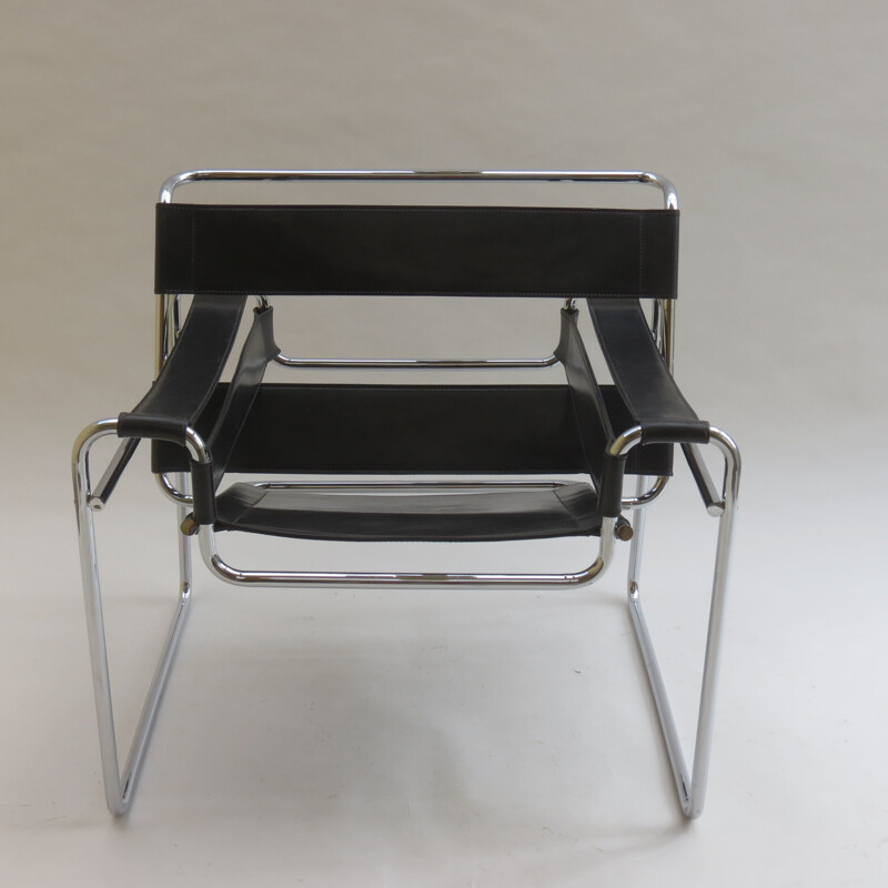 Vintage Wassily chair in leather and chrome by Marcel Breuer for Knoll, 1980