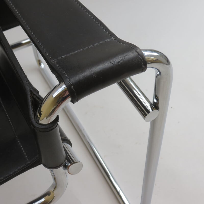 Vintage Wassily chair in leather and chrome by Marcel Breuer for Knoll, 1980