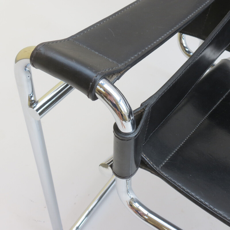 Vintage Wassily chair in leather and chrome by Marcel Breuer for Knoll, 1980