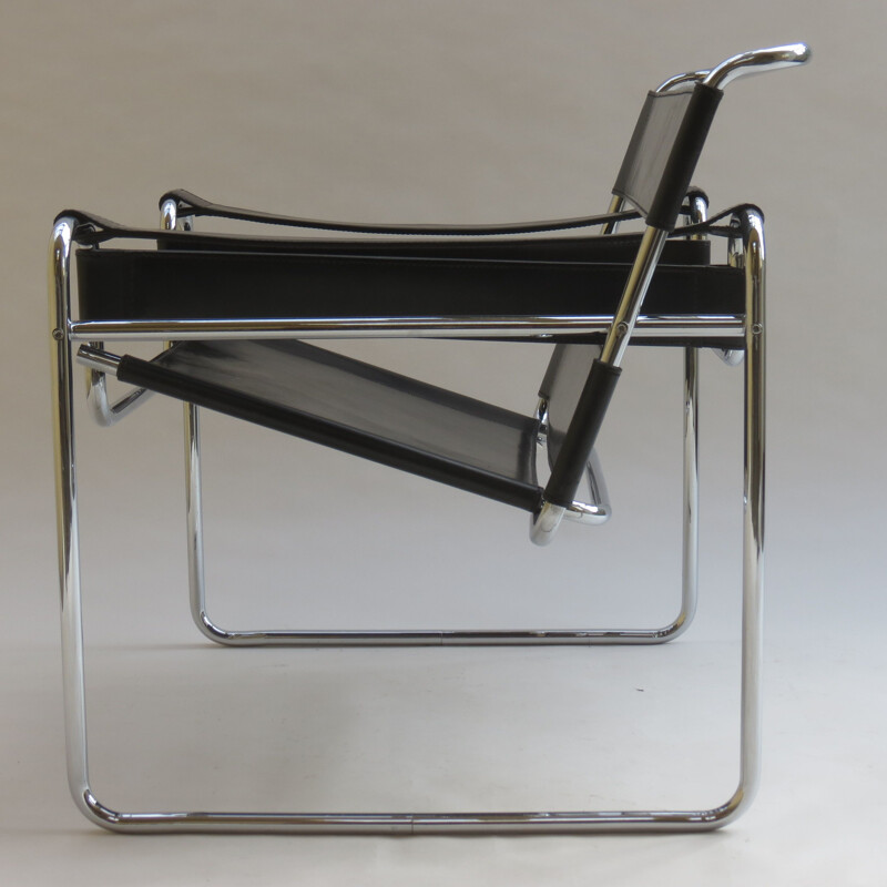 Vintage Wassily chair in leather and chrome by Marcel Breuer for Knoll, 1980