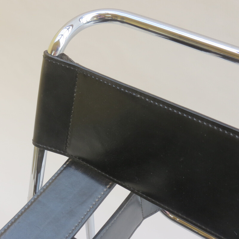 Vintage Wassily chair in leather and chrome by Marcel Breuer for Knoll, 1980