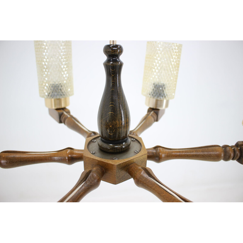 Grande lampadario vintage in legno e vetro
