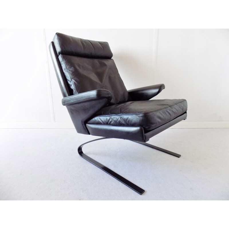 COR Swing lounge chair in black leather