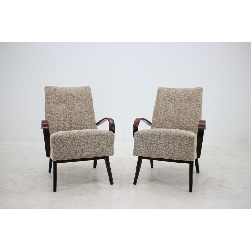 Pair of beech armchairs by Jindřich Halabala