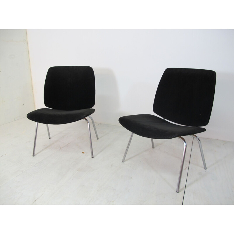 Pair of vintage black armchairs by Kho Liang Ie and Jan Ruigrok