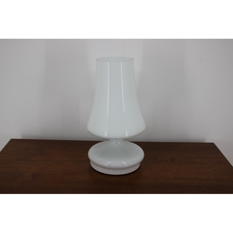 Lampe vintage en verre opalin blanc par Stefan Tabery