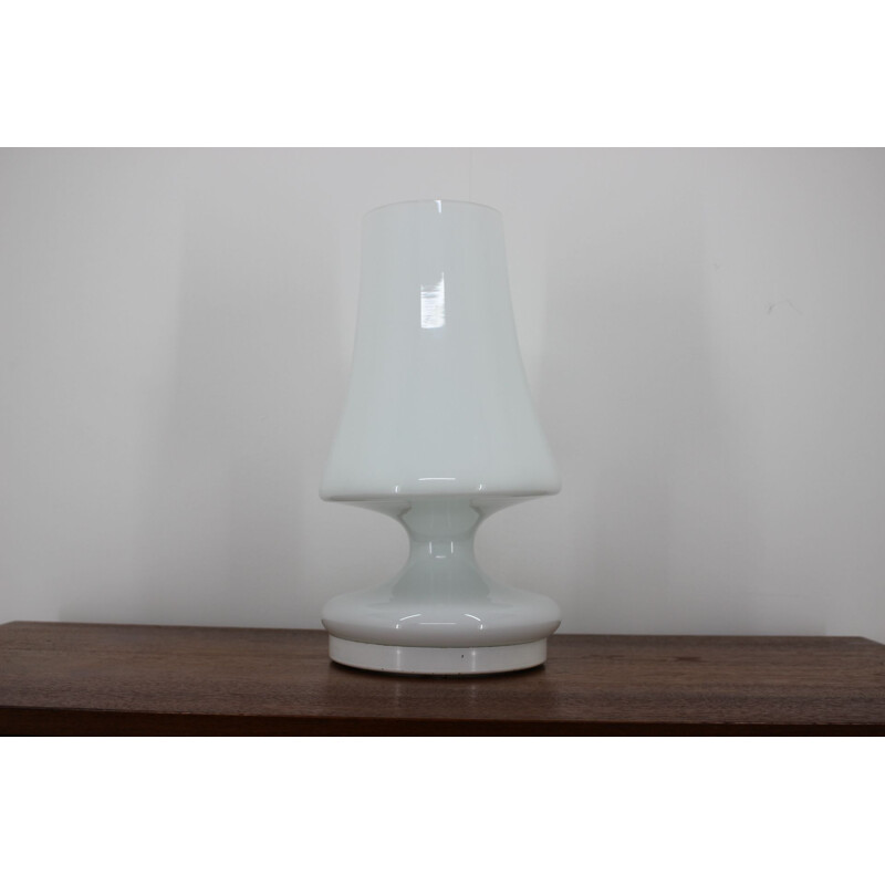 Lampe vintage en verre opalin blanc par Stefan Tabery