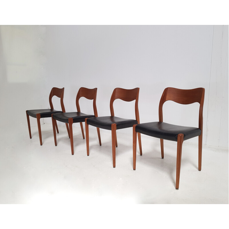 Set of 4 vintage chairs in teak model 71 Niels O. Moller