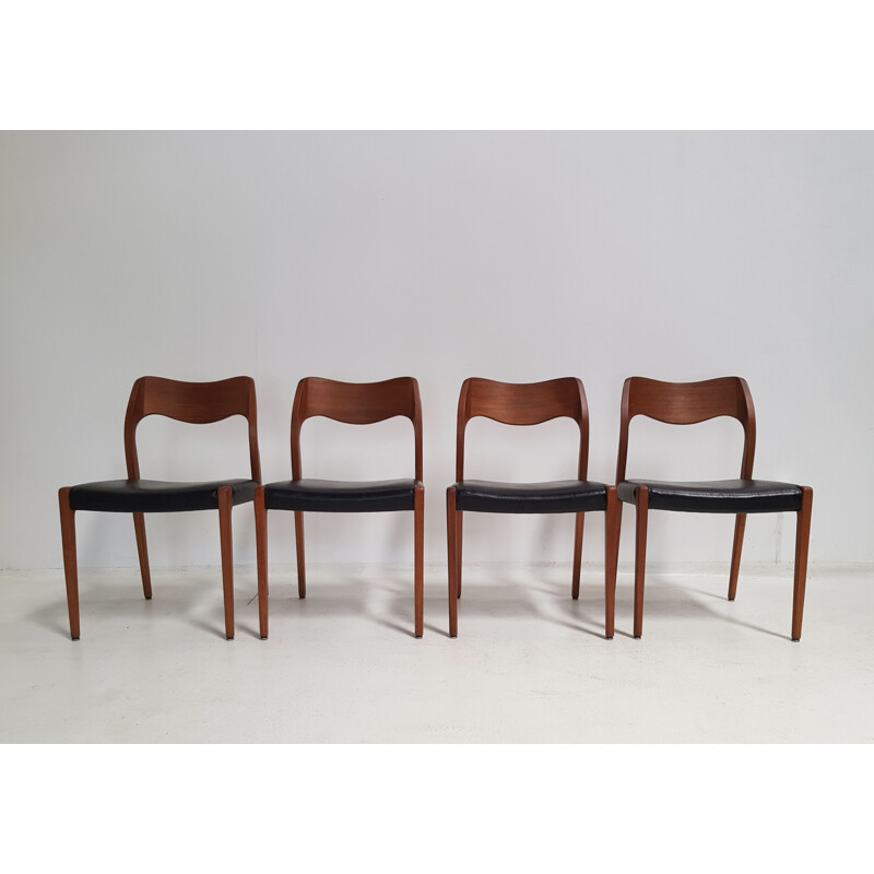 Set of 4 vintage chairs in teak model 71 Niels O. Moller