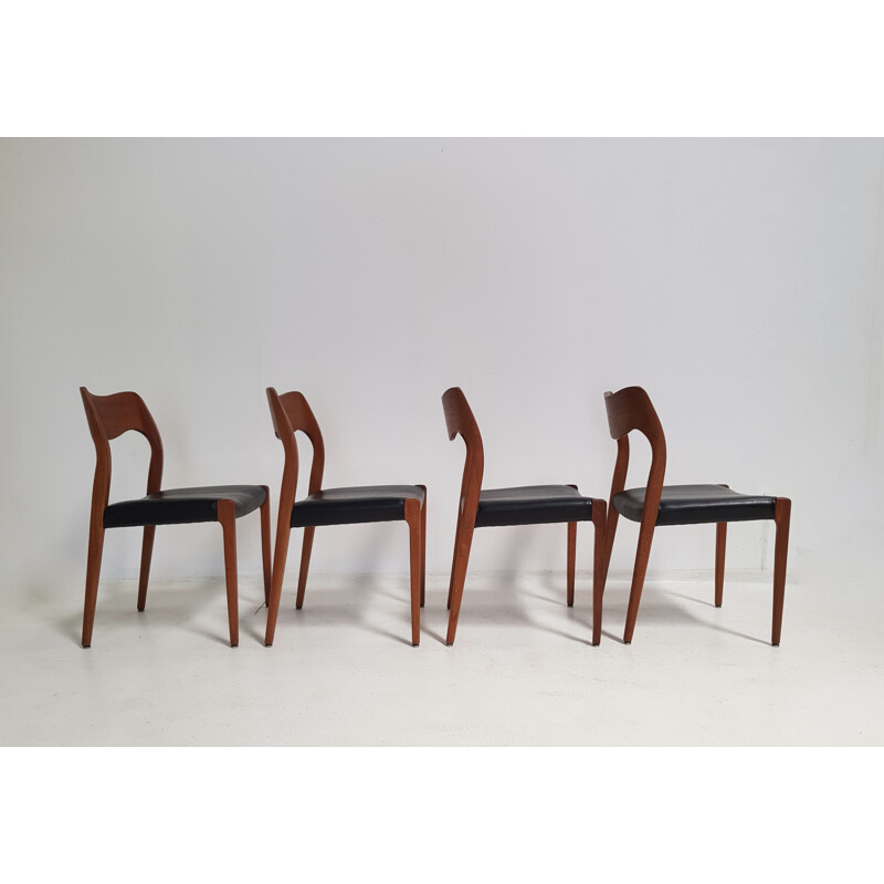 Set of 4 vintage chairs in teak model 71 Niels O. Moller