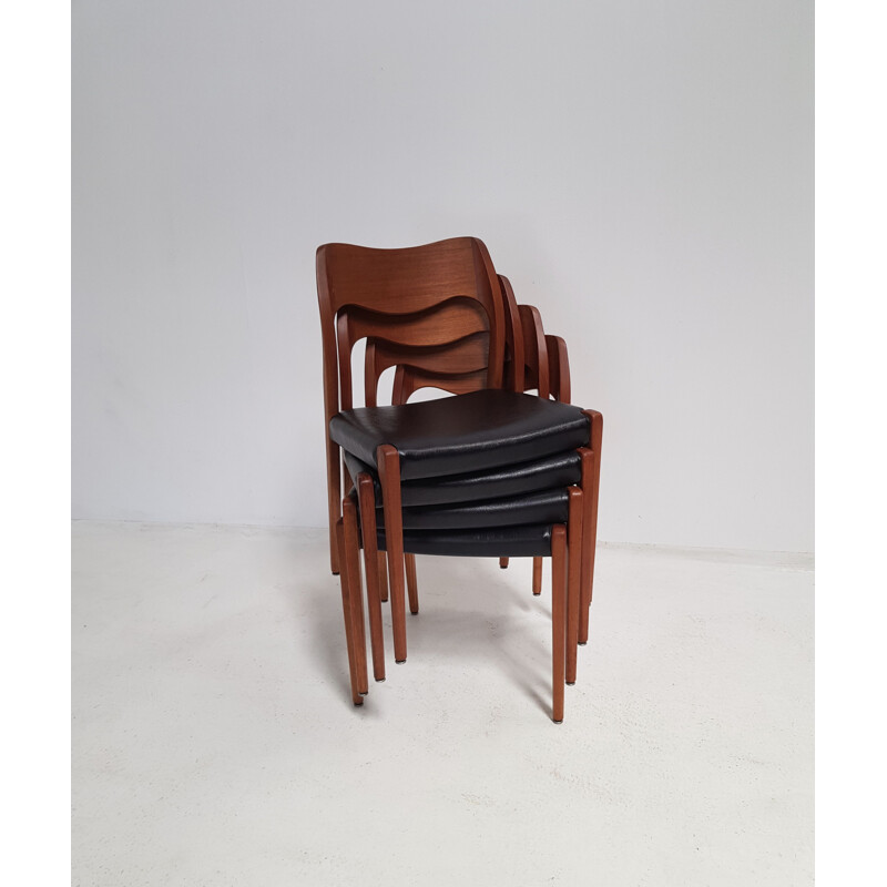 Set of 4 vintage chairs in teak model 71 Niels O. Moller