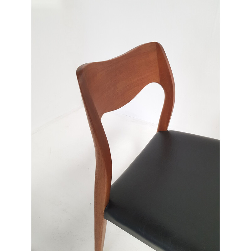 Set of 4 vintage chairs in teak model 71 Niels O. Moller