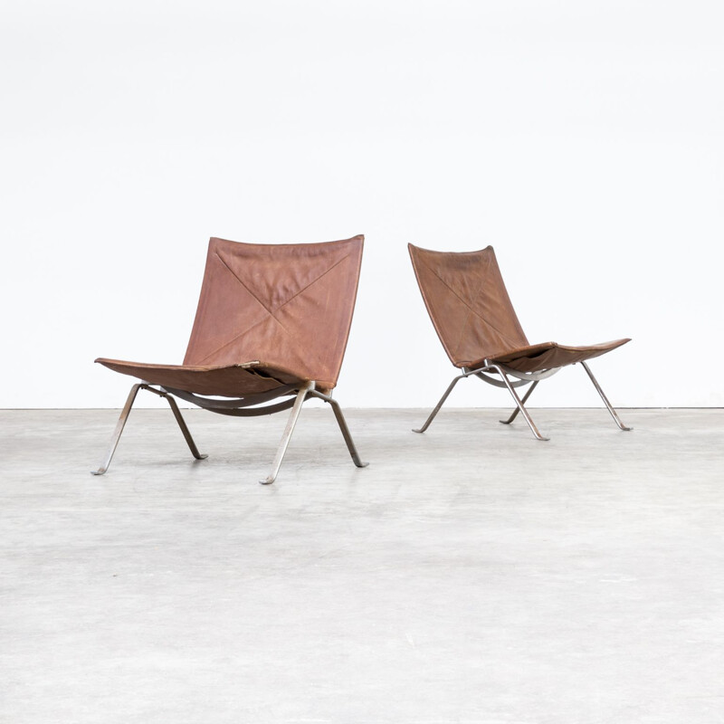 Pair of vintage PK22 low chairs by Poul Kjaerholm