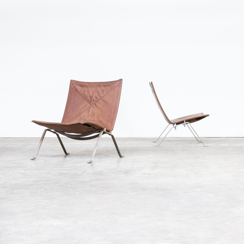Pair of vintage PK22 low chairs by Poul Kjaerholm