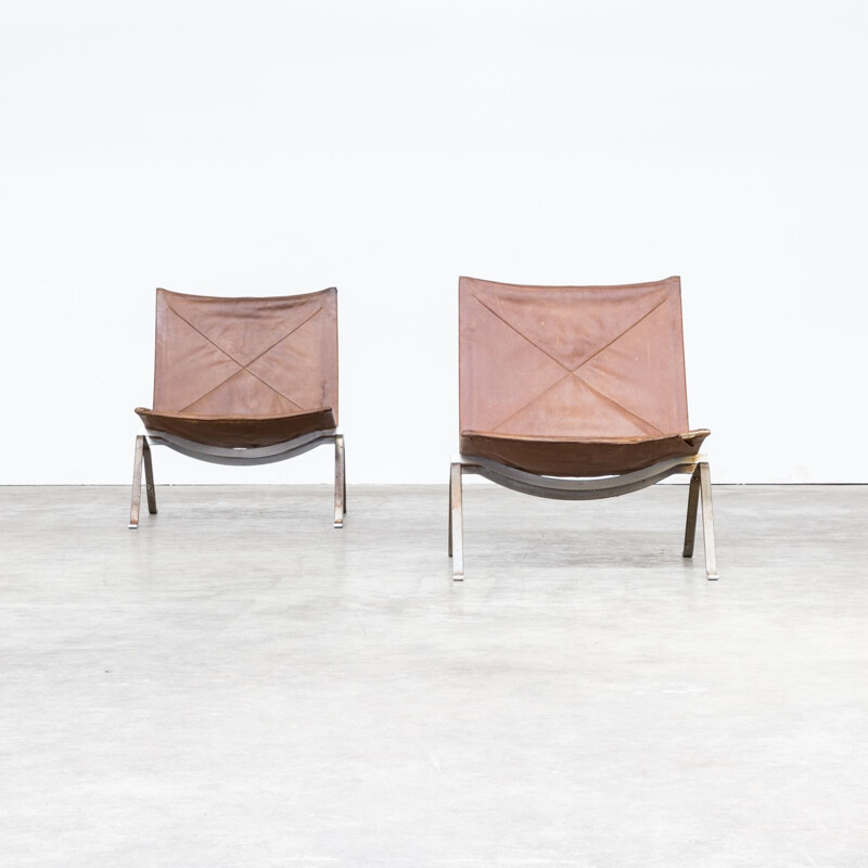 Pair of vintage PK22 low chairs by Poul Kjaerholm
