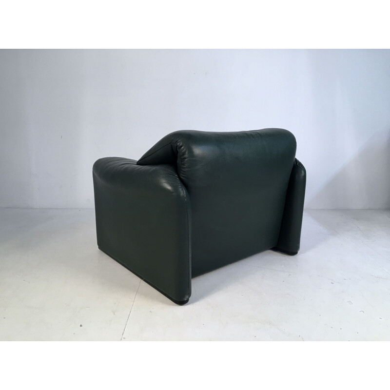 Paire de fauteuils Maralunga en cuir par Vico Magistretti pour Cassina