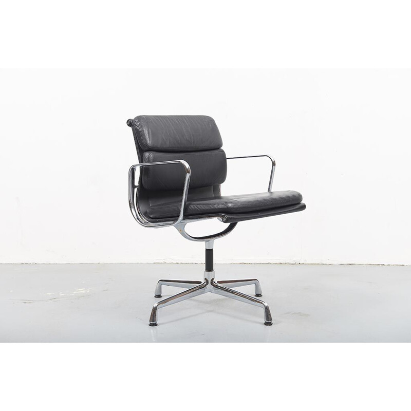 Chaise de bureau vintage Eames Soft Pad EA208 