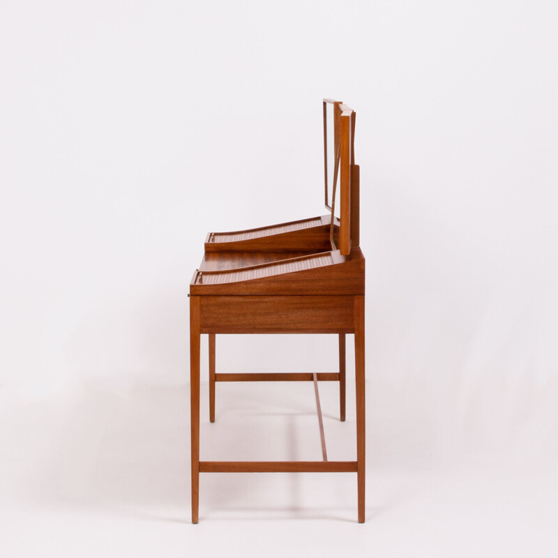 Vintage dressing table by Robert Heritage in teakwood 1960s