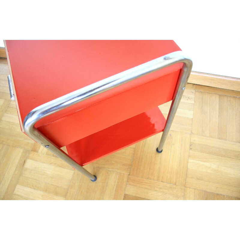 Table de chevet vintage rouge Tchécoslovaquie 1950s