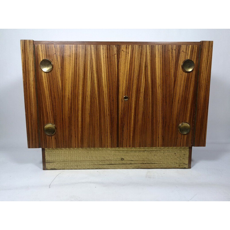 Armoire vintage de Julia Gaubek, Hongrie 1974