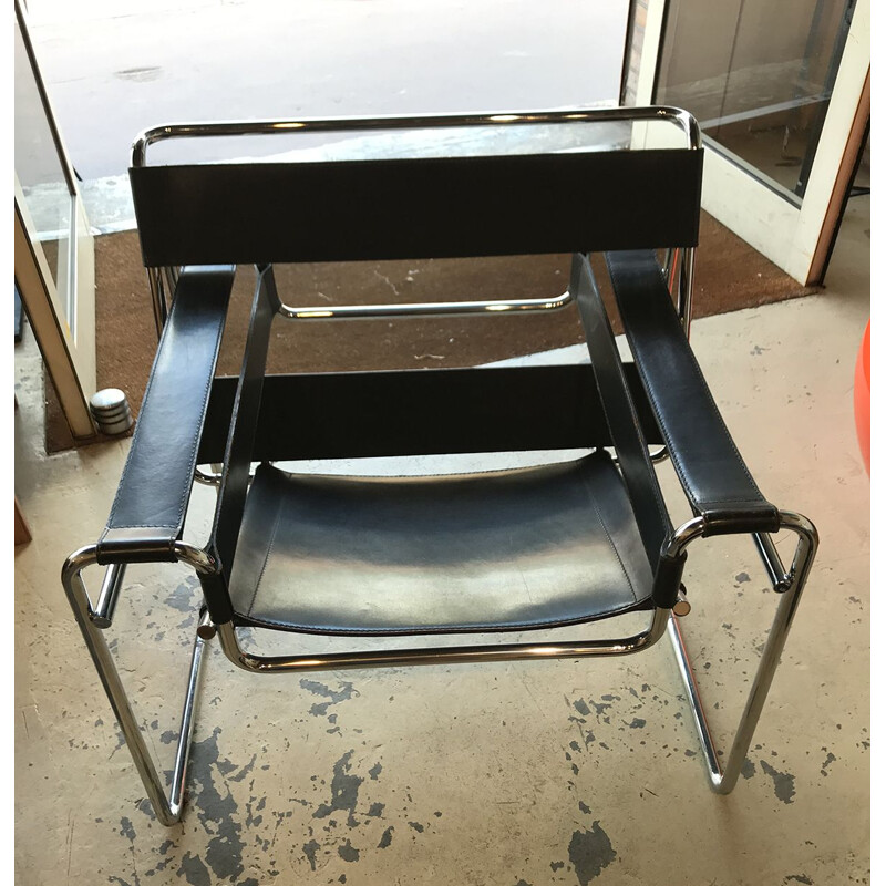 Vintage B3 Wassily chair for Gavina in black leather and metal 1970