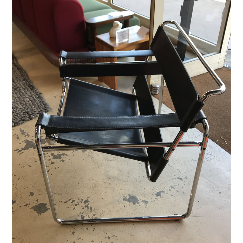 Vintage B3 Wassily chair for Gavina in black leather and metal 1970