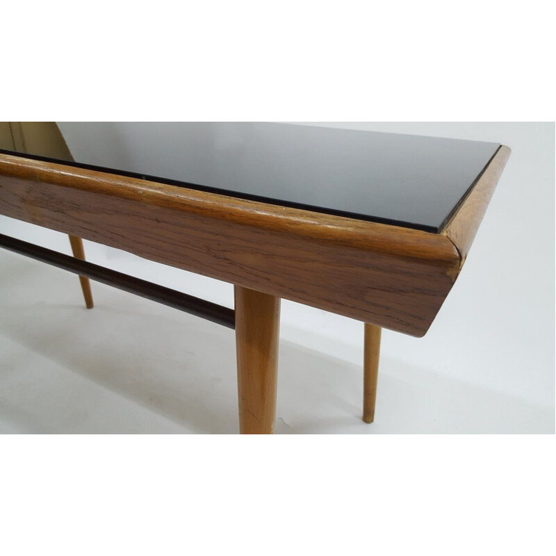 Table basse vintage en bois et avec un dessus en verre 1960