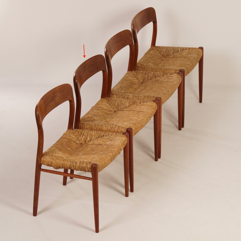 Suite de 4 chaises vintage danoises modèle 75 pour JL Møller en teck 1950 