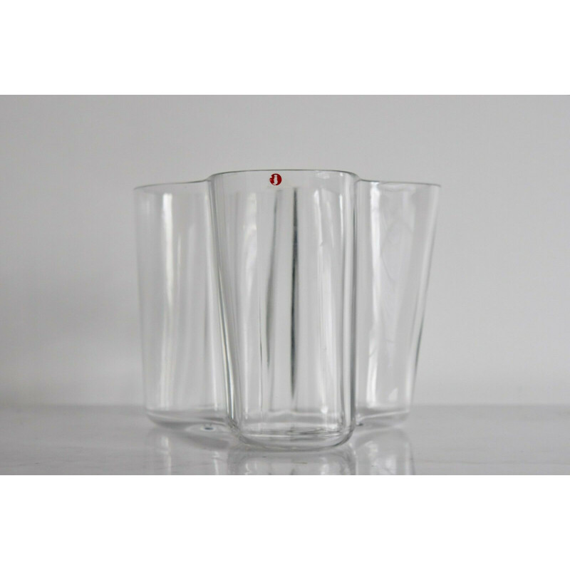 Vintage vase in transparent glass by Alvar Aalto